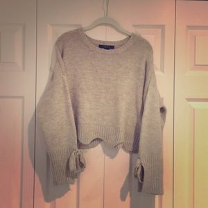 Sweater in Gray.